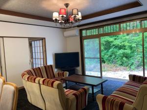 TV at/o entertainment center sa 安曇野市穂高温泉郷Vila湯仙望