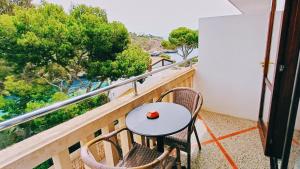 Балкон или терраса в Hotel Pinos Playa