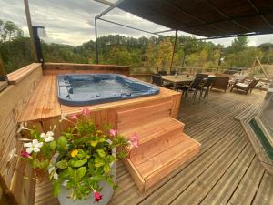 Πισίνα στο ή κοντά στο Bulle de l'Escale Coconing avec jacuzzi privatif