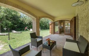 A garden outside Cozy Apartment In Avigliano Umbro