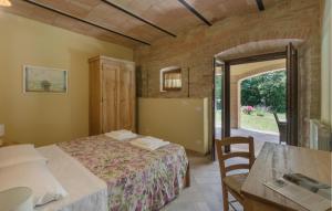 A bed or beds in a room at Cozy Apartment In Avigliano Umbro