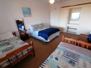 Ένα ή περισσότερα κρεβάτια σε δωμάτιο στο Chill-Ax Cottages
