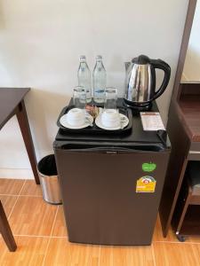 Chainarai Riverside - SHA Plus Certified的咖啡和沏茶工具