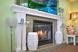 Gallery image of 48a Luxury Lake Home W Massage Meditation Gym Ac in Calgary