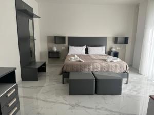 a bedroom with a large bed and a mirror at Casa MarFe in Grottaglie