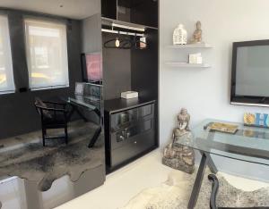 Foto dalla galleria di Central luxury room with private wc a Porto