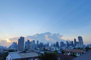Vista generica su Bangkok o vista sulla città dall'interno dell'appartamento