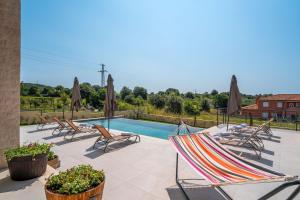 Πισίνα στο ή κοντά στο Vila Paris