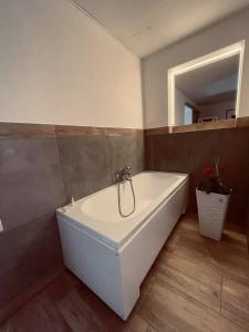 Koupelna v ubytování U Aniołka BASEN, SAUNA, JACUZZI W CENIE ! + 23 fotografií