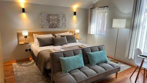 Ένα ή περισσότερα κρεβάτια σε δωμάτιο στο Fervença Suites