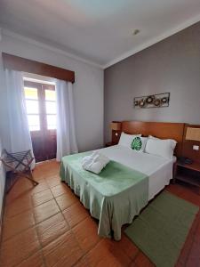 Postel nebo postele na pokoji v ubytování Bamboo Xaguate Hotel