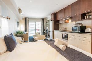 Studio with Fast WIFI in the Central Business District w Parking的厨房或小厨房
