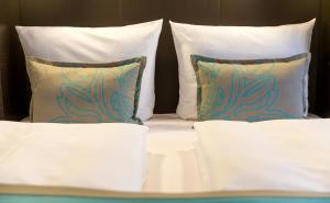 Postel nebo postele na pokoji v ubytování Motel One Leipzig-Augustusplatz