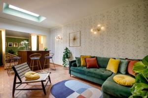 Гостиная зона в Rooftop Boho Loft Spanish Steps