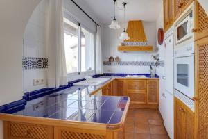 Η κουζίνα ή μικρή κουζίνα στο Casa tradicional con bonito jardín