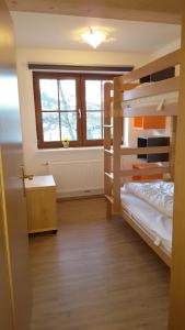 Postel nebo postele na pokoji v ubytování Bühlhof Todtnauberg Wohnung 3