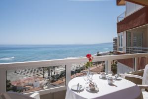 a table on a balcony with a view of the ocean at Bloque 76 in Torrox
