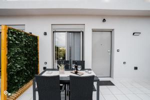 Foto dalla galleria di Phevos & Athena Luxury Suite With View In Nea Makri a Nea Makri