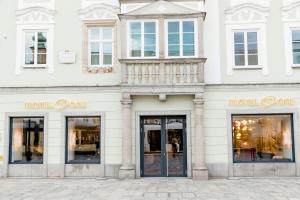 Η πρόσοψη ή η είσοδος του Motel One Linz-Hauptplatz