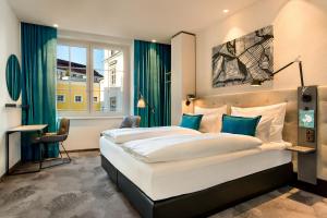 Motel One Linz-Hauptplatz 객실 침대