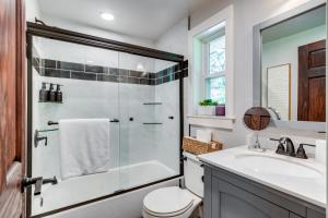 a bathroom with a shower and a toilet and a sink at Luxury Midterm Rental for Families, Medical and Corporate Professionals Cincy in Cincinnati +26 photos
