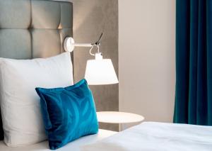 Postel nebo postele na pokoji v ubytování Motel One Newcastle