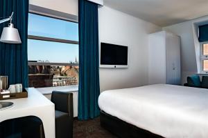 Postel nebo postele na pokoji v ubytování Motel One Newcastle