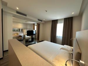 Llit o llits en una habitació de Hotel Cruise