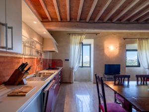 Foto dalla galleria di Tuscan Tempo Cozy Medieval Apt in Chianti a Barberino di Val dʼElsa