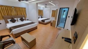 Hotel Dhruv Palace客房内的一张或多张床位