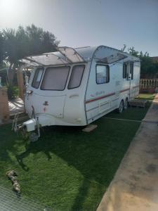a white rv parked in a yard at Acogedor y tranquilo in Marratxí 