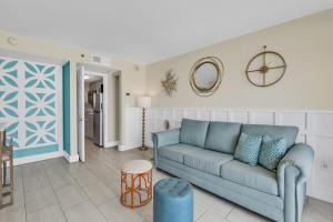 Χώρος καθιστικού στο Ocean Front Scenic Views condo at Atlantica Resort