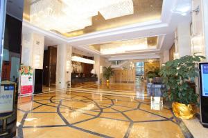 a lobby of a building with a large lobby at Ramada Plaza By Wyndham Fuzhou South in Fuzhou