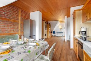 Kuchyň nebo kuchyňský kout v ubytování Wohnung auf dem Dorf + 11 fotografií