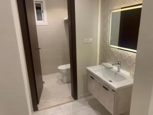 Vannituba majutusasutuses شقق هوليداي بلس مشرفه - Holiday Plus Mishrifah Apartments