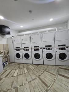Fotografie z fotogalerie ubytování Apartamento Privado Vacacional a 5m del Aeropuerto, 20 minutos del Parque del Cafe y Centro de Armenia con 4 Piscinas, 3 Jacuzzi, Sauna By Molca Xperiences 3H v destinaci Armenia