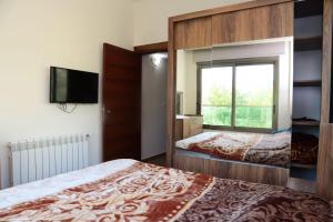 Ліжко або ліжка в номері Hilltop Faraya Suites