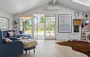 Zona de estar de 2 Bedroom Cozy Home In Sydals