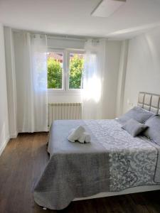 Postel nebo postele na pokoji v ubytování Palmeral Suite