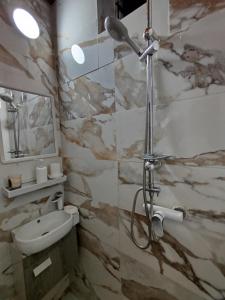 Koupelna v ubytování Résidence Dimi + 14 fotografií