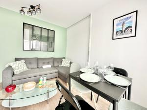 Khu vực ghế ngồi tại Le Treize Urbain douillet et paisible