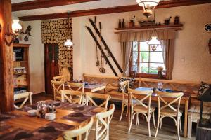 Posedenie v ubytovaní Pension & Restaurant Krakonoš