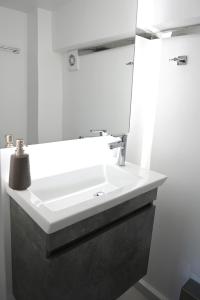 Phòng tắm tại Central two-floor loft with private entrance +11 ảnh