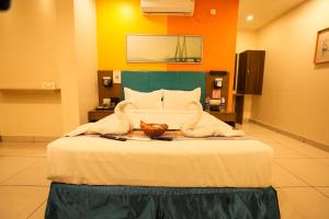 Ένα ή περισσότερα κρεβάτια σε δωμάτιο στο Hotel White Fields Hitec City, Hyderabad