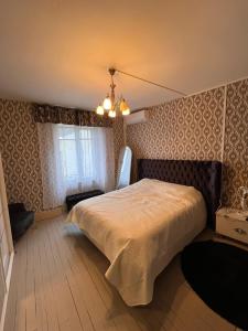 a bedroom with a large bed in a room at Chambres royales in Vigneulles-lès-Hattonchâtel