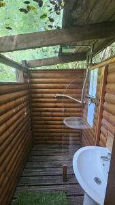 a bathroom with a toilet and a sink at Roseland Valley Retreat in Tregoney +22 photos