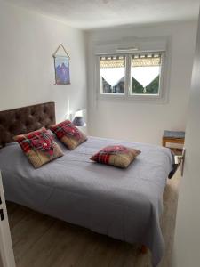 a bed in a bedroom with two pillows on it at Cool Montagne in Briançon