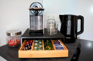 a wooden tray filled with different types of vegetables on a counter at Apartment Ratingen - Balkon, Nähe DÜ-Messe und Airport in Ratingen