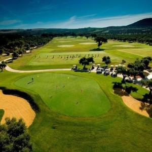 an aerial view of a golf course with a green at Calle Larga 48 golf incluido in Jerez de la Frontera