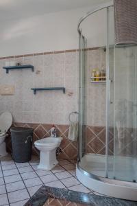 Koupelna v ubytování I Ginepri B&B + 34 fotografií